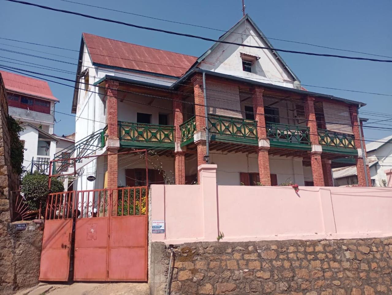M'Serenity Guest House Antananarivo Kültér fotó